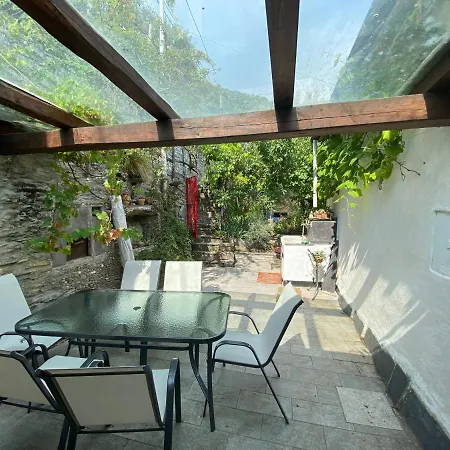 Nyaraló Green House With Sea View *